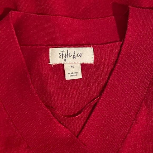 Macy’s 🍒 Red Sweater - Sz. XS - Picture 7 of 8